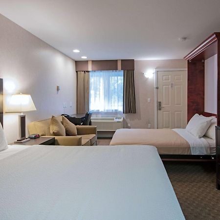 Travelodge By Wyndham Kamloops Mountview Zewnętrze zdjęcie