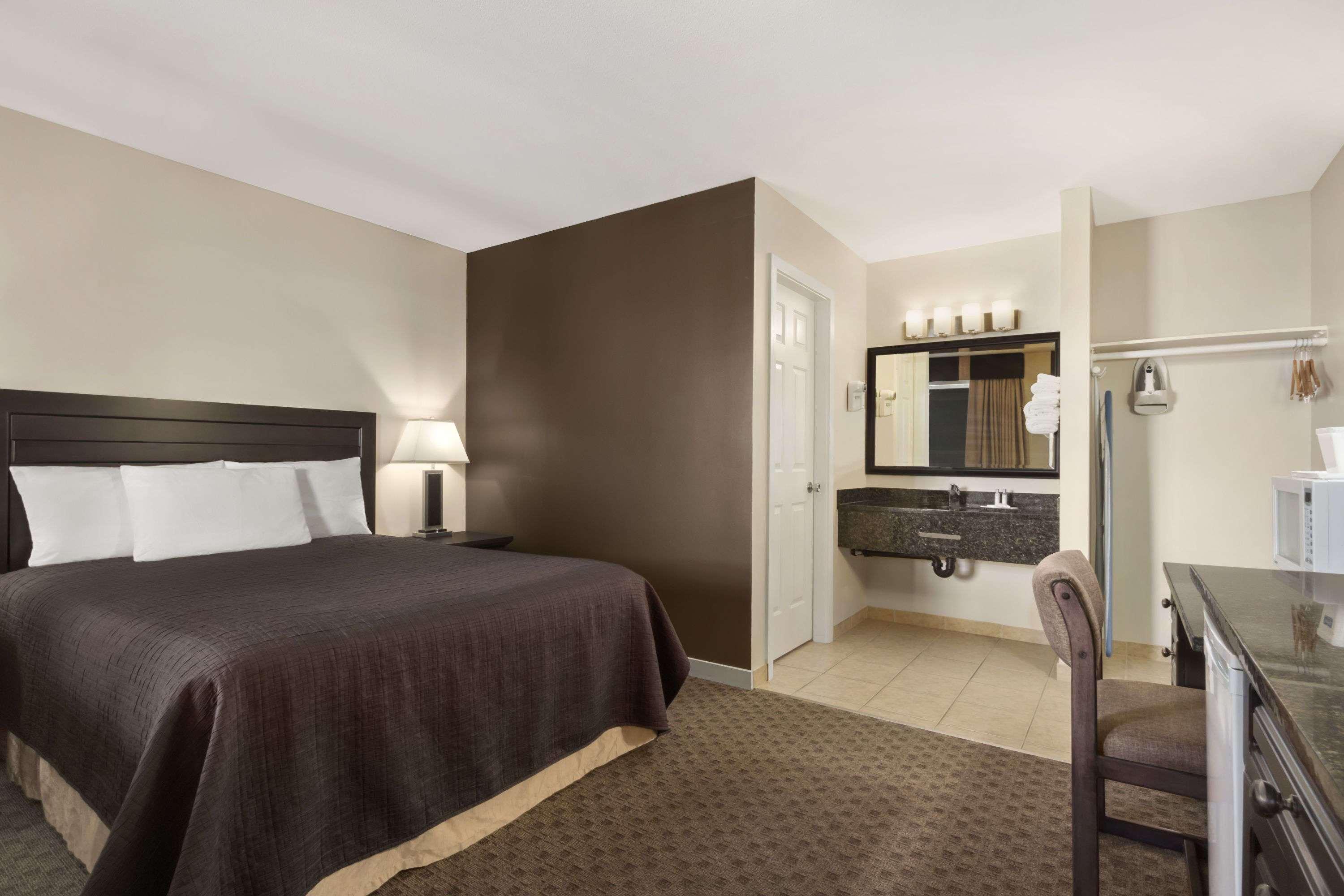 Travelodge By Wyndham Kamloops Mountview Zewnętrze zdjęcie