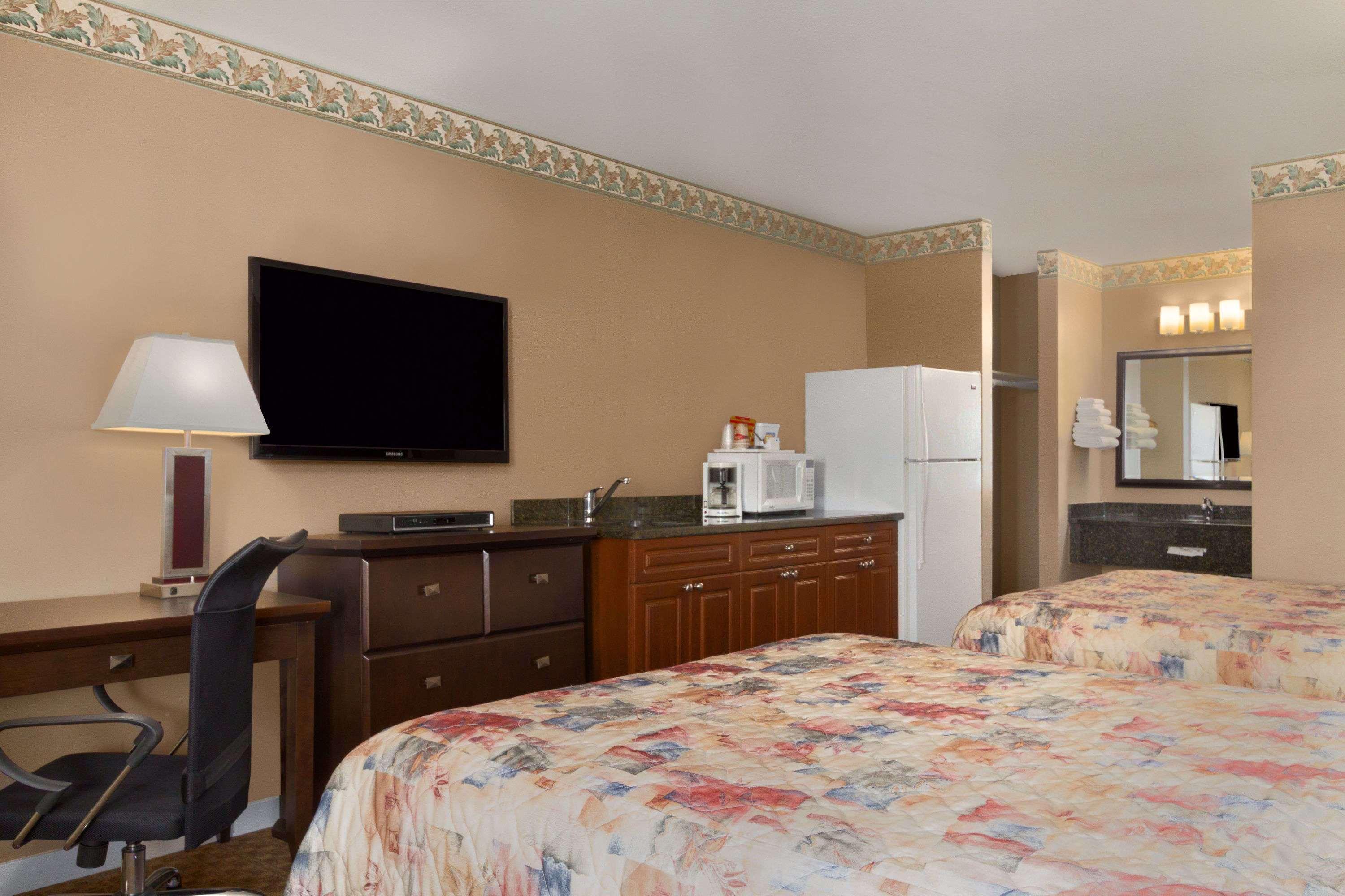 Travelodge By Wyndham Kamloops Mountview Zewnętrze zdjęcie