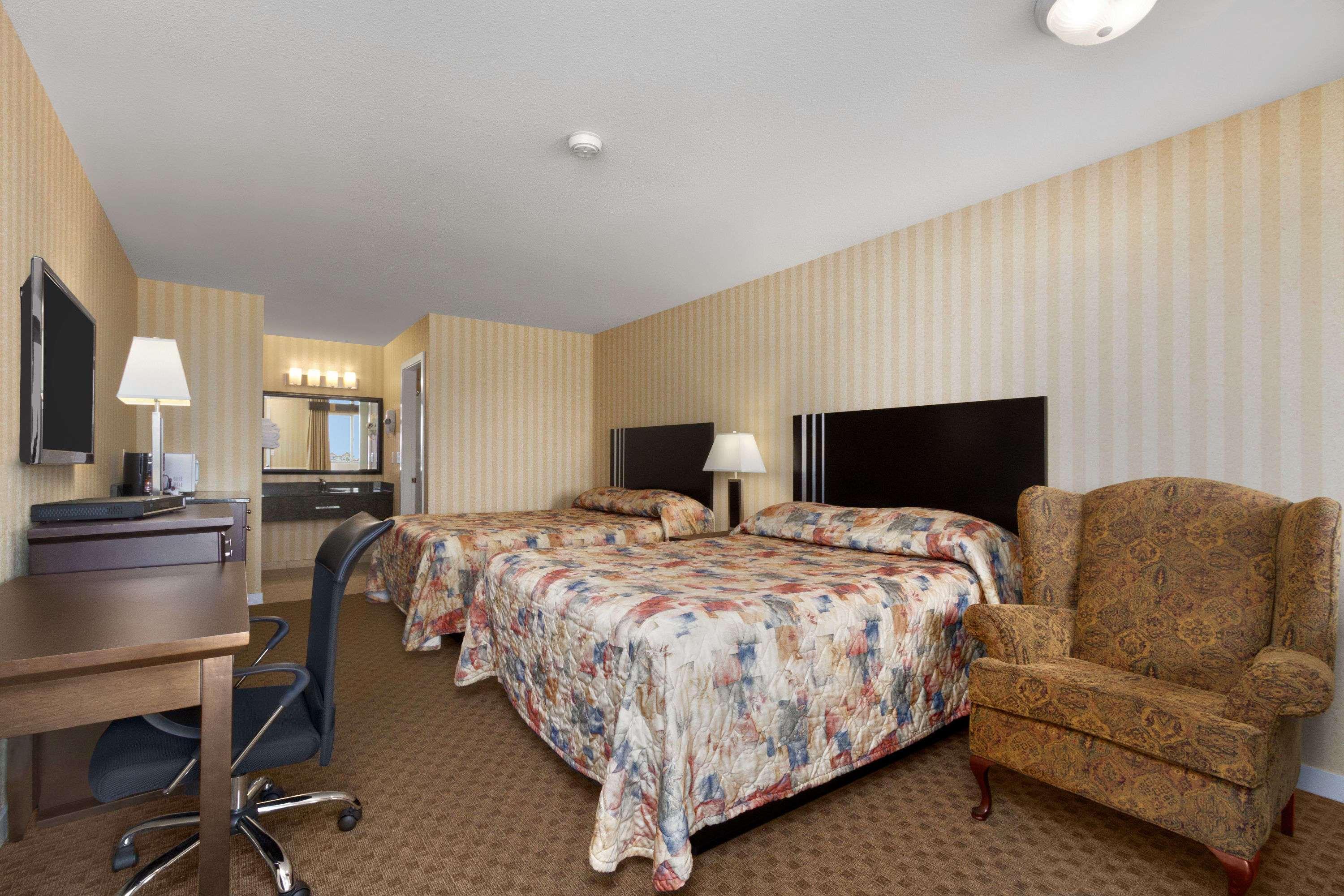 Travelodge By Wyndham Kamloops Mountview Zewnętrze zdjęcie
