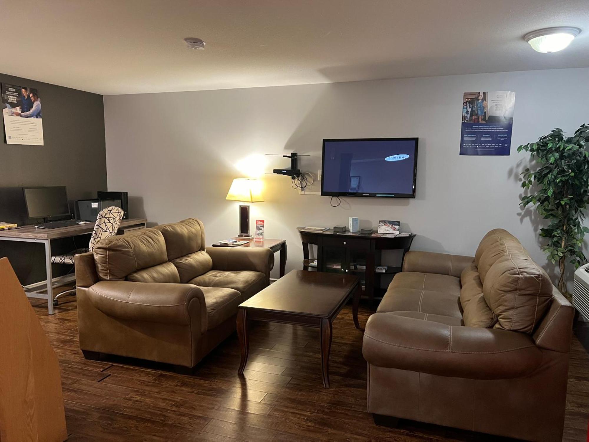 Travelodge By Wyndham Kamloops Mountview Zewnętrze zdjęcie