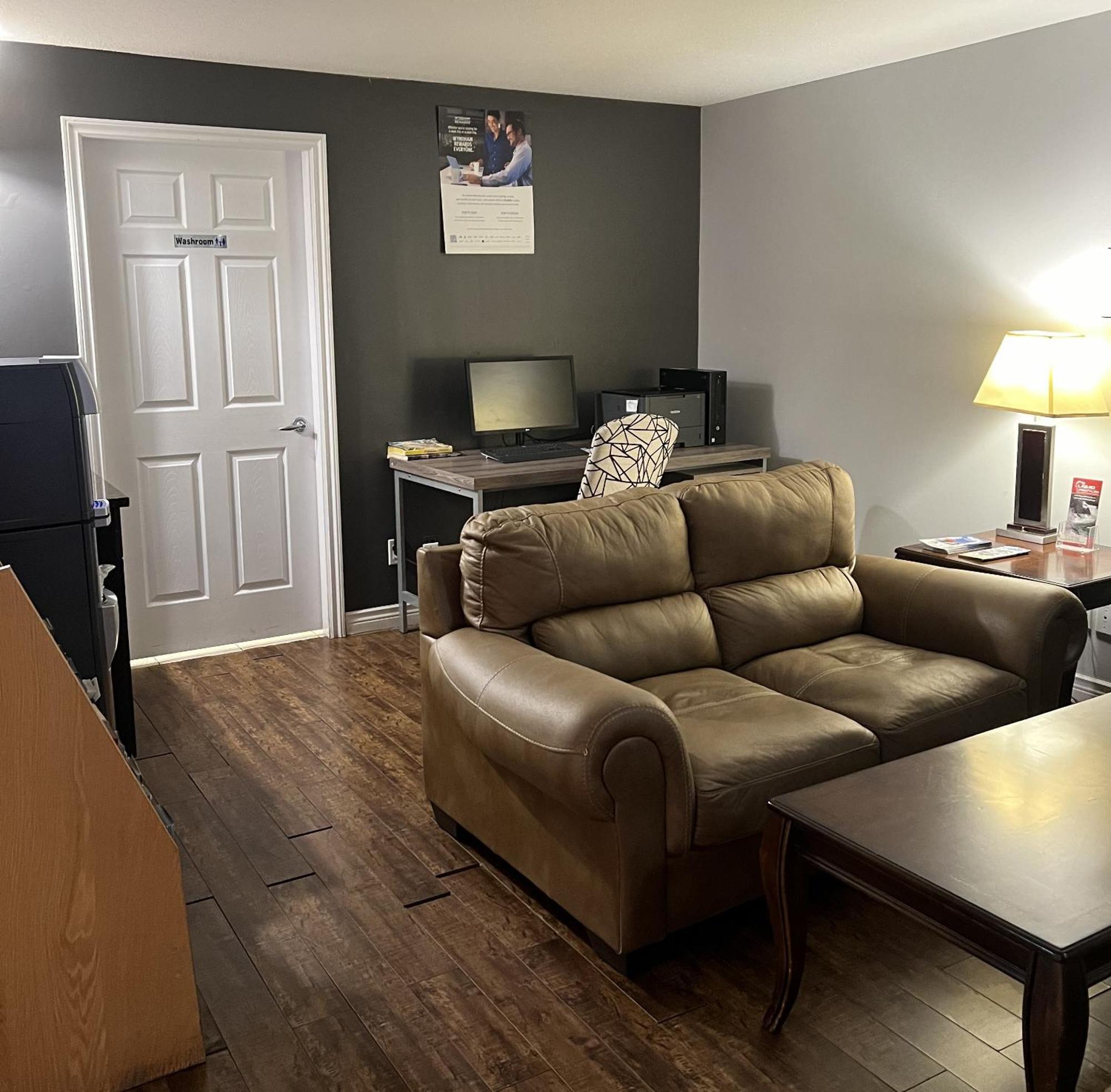 Travelodge By Wyndham Kamloops Mountview Zewnętrze zdjęcie
