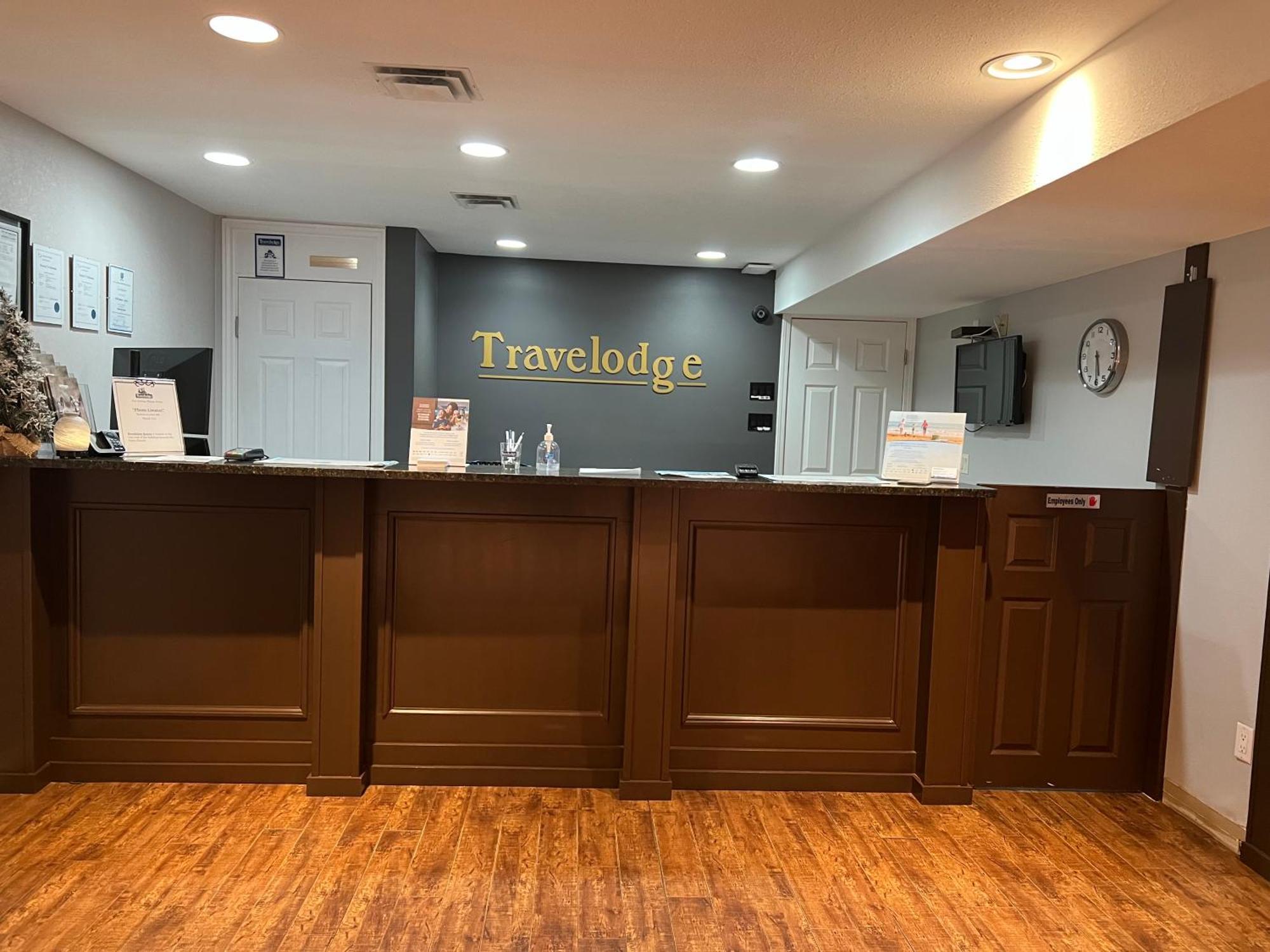 Travelodge By Wyndham Kamloops Mountview Zewnętrze zdjęcie