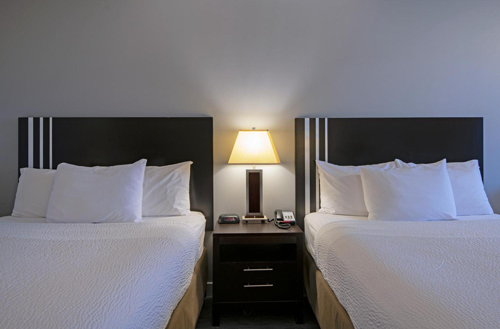 Travelodge By Wyndham Kamloops Mountview Zewnętrze zdjęcie