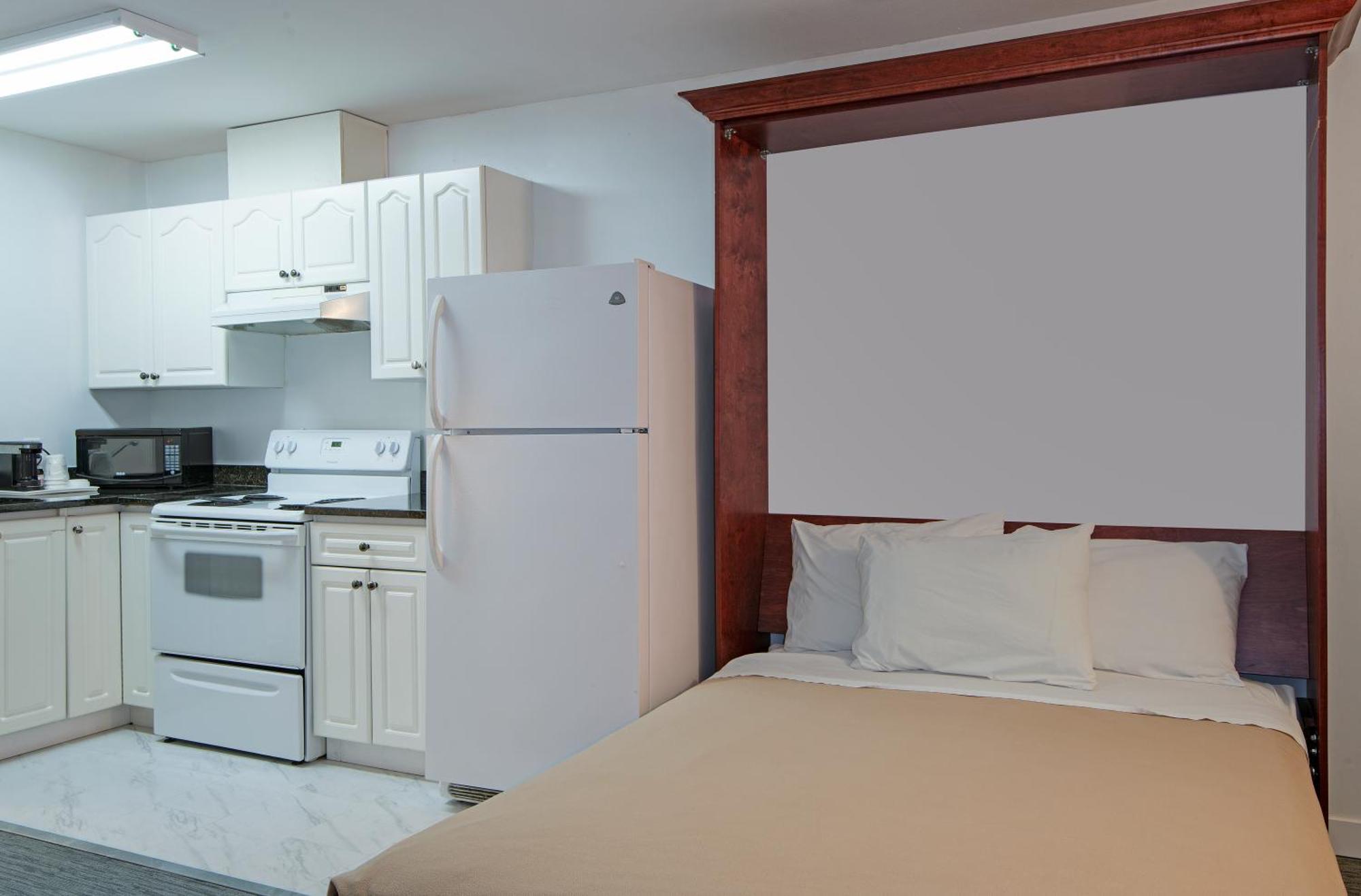 Travelodge By Wyndham Kamloops Mountview Zewnętrze zdjęcie