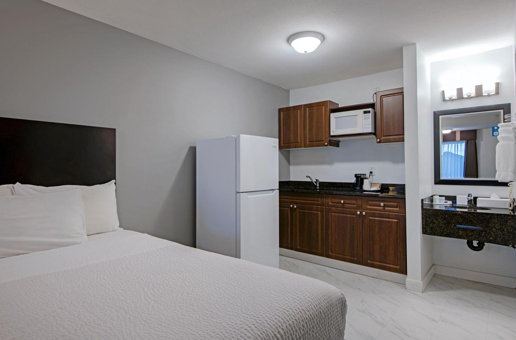 Travelodge By Wyndham Kamloops Mountview Zewnętrze zdjęcie