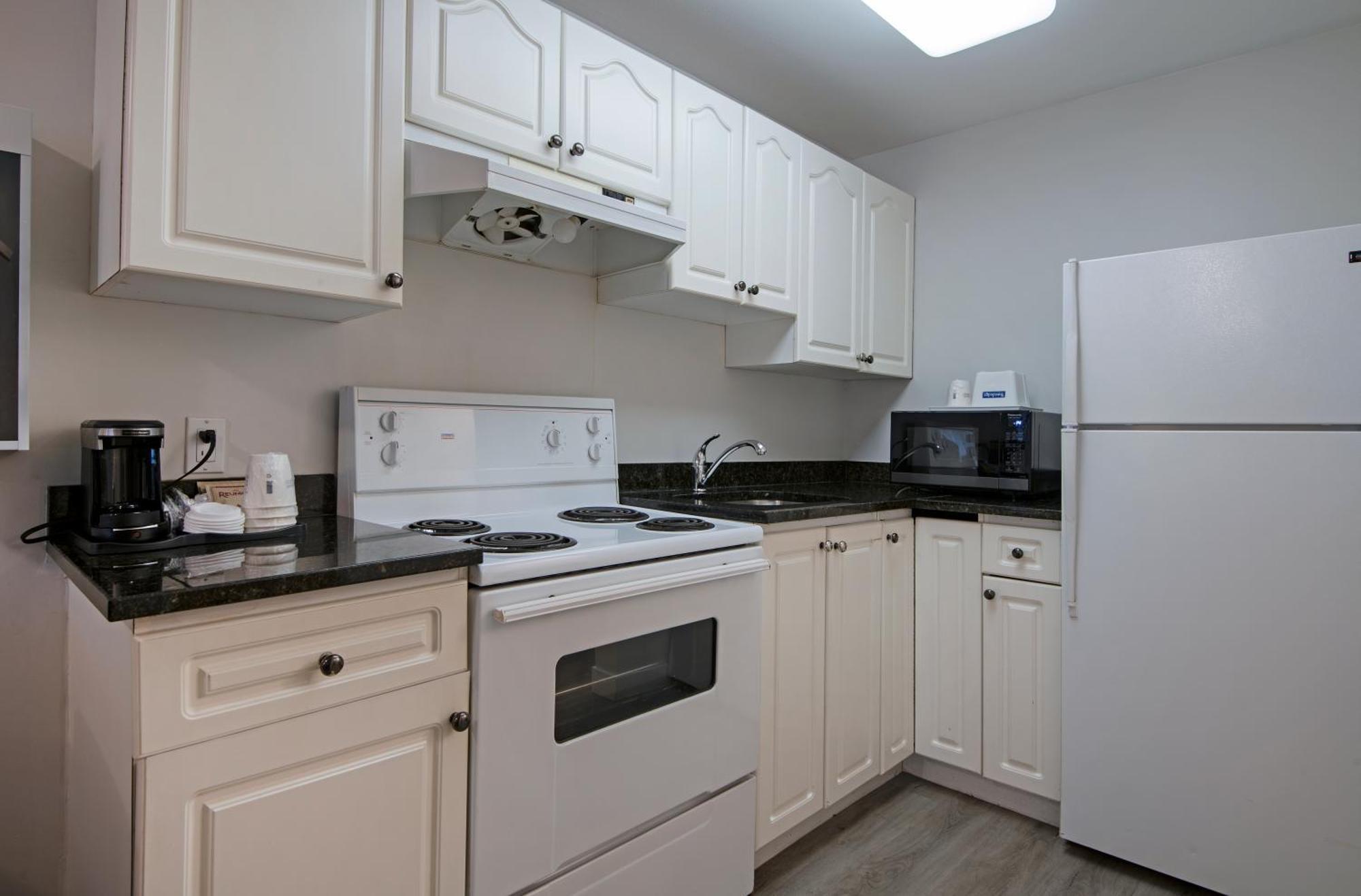 Travelodge By Wyndham Kamloops Mountview Zewnętrze zdjęcie