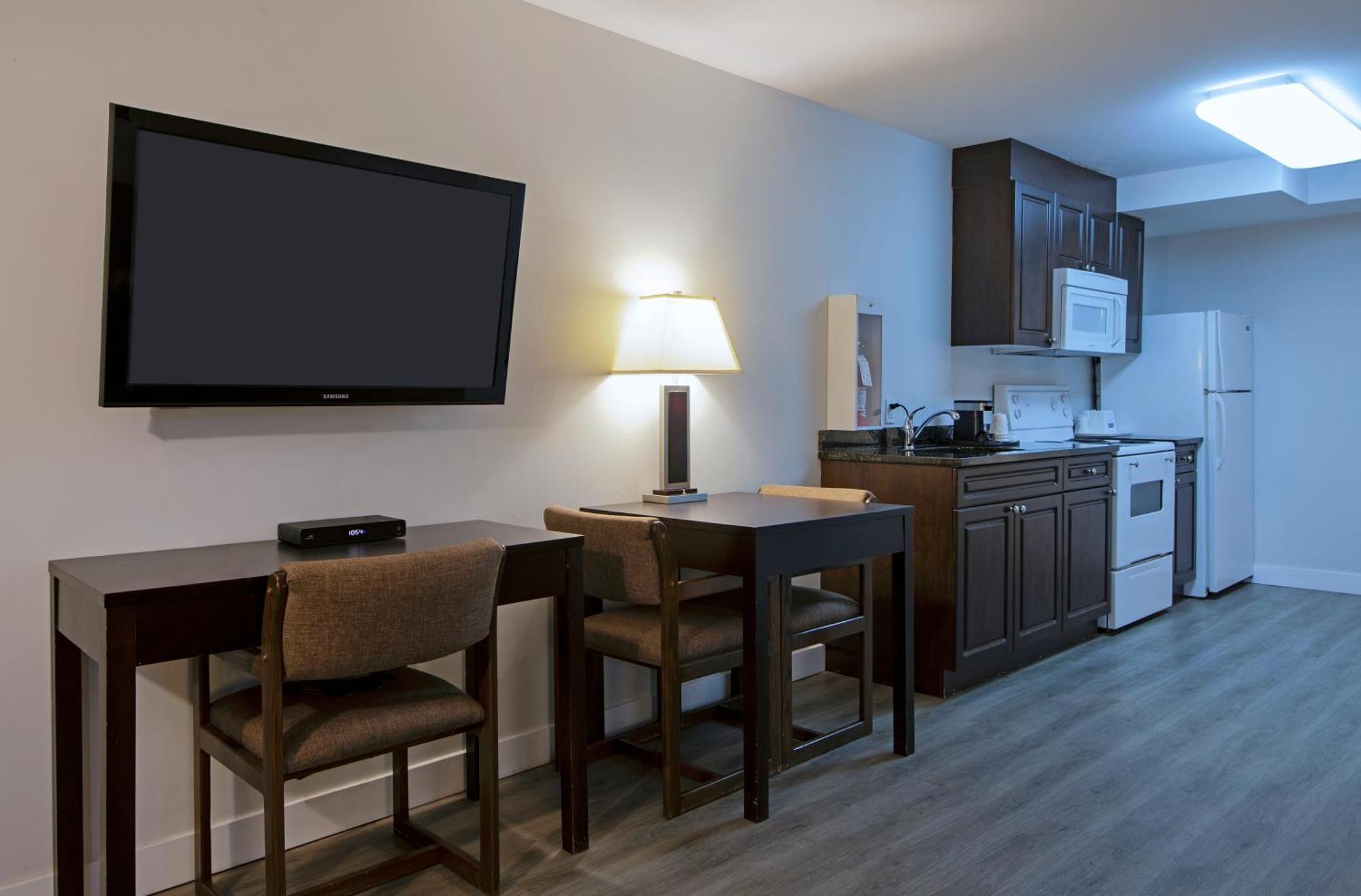Travelodge By Wyndham Kamloops Mountview Zewnętrze zdjęcie