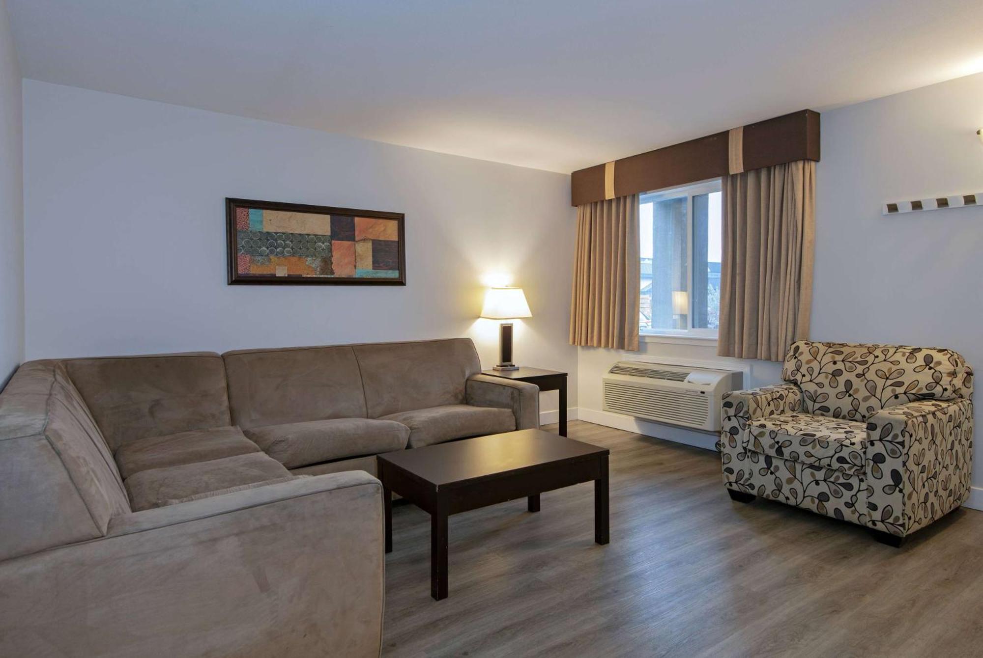 Travelodge By Wyndham Kamloops Mountview Zewnętrze zdjęcie
